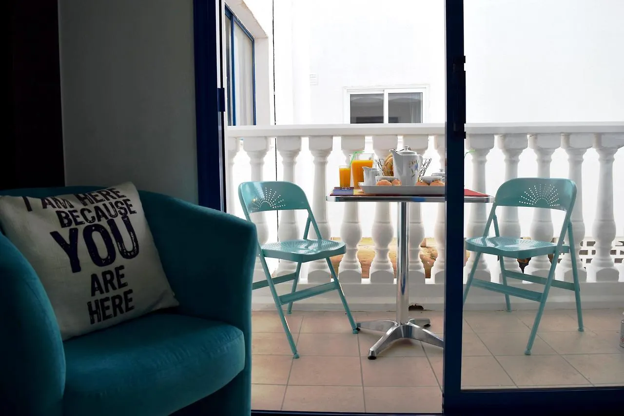 Blue Breeze Luxury Apartment アヤナパ