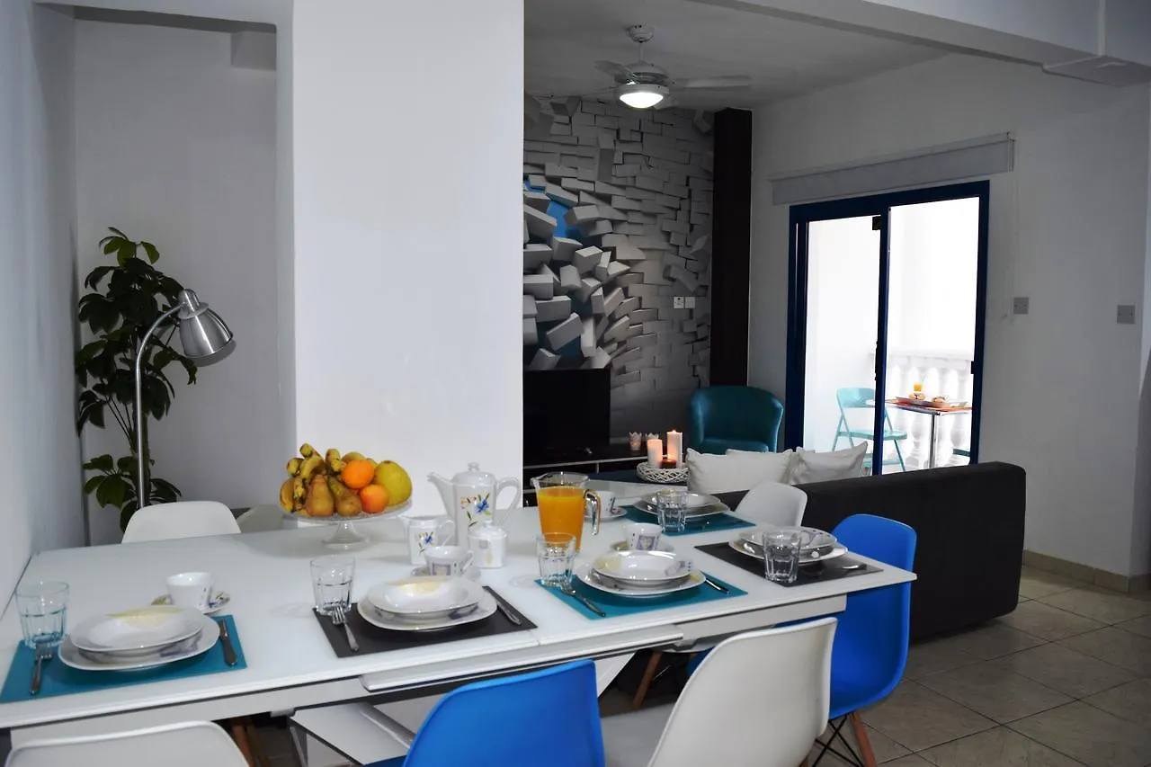 Blue Breeze Luxury Apartment アヤナパ キプロス